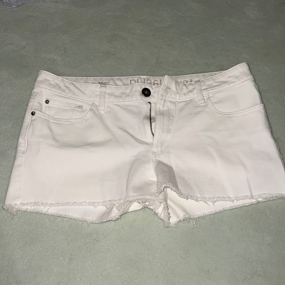 🤍Pristine DL1961🤍 jean shorts. Size 31. EUC.